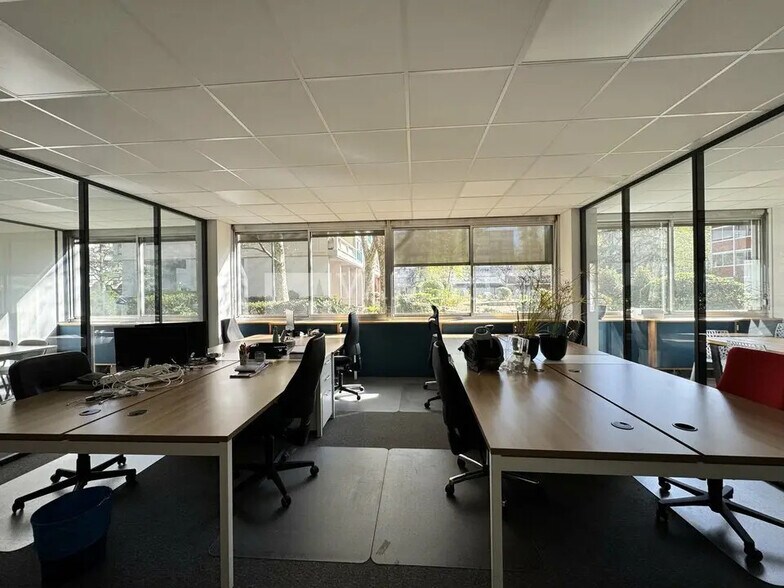 Bureau dans Villeurbanne à louer - Photo du bâtiment - Image 2 de 4