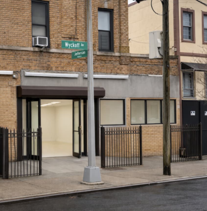 868 Wyckoff Ave, Brooklyn, NY à louer Photo du bâtiment- Image 1 de 3