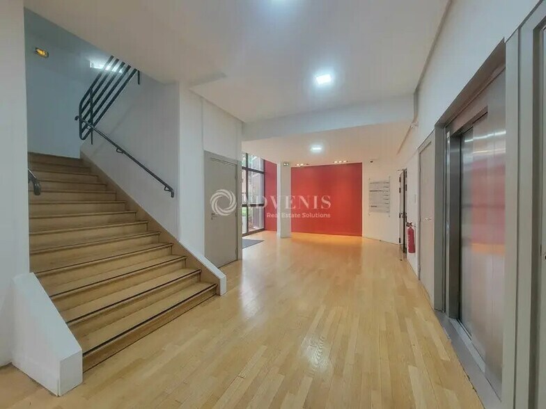 Bureau dans Saint-Denis à louer - Photo du bâtiment - Image 3 de 9