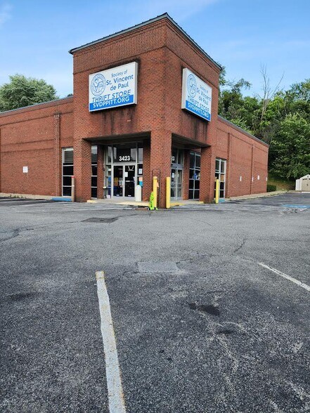 3423 Library Rd, Castle Shannon, PA à vendre - Photo du bâtiment - Image 2 de 4