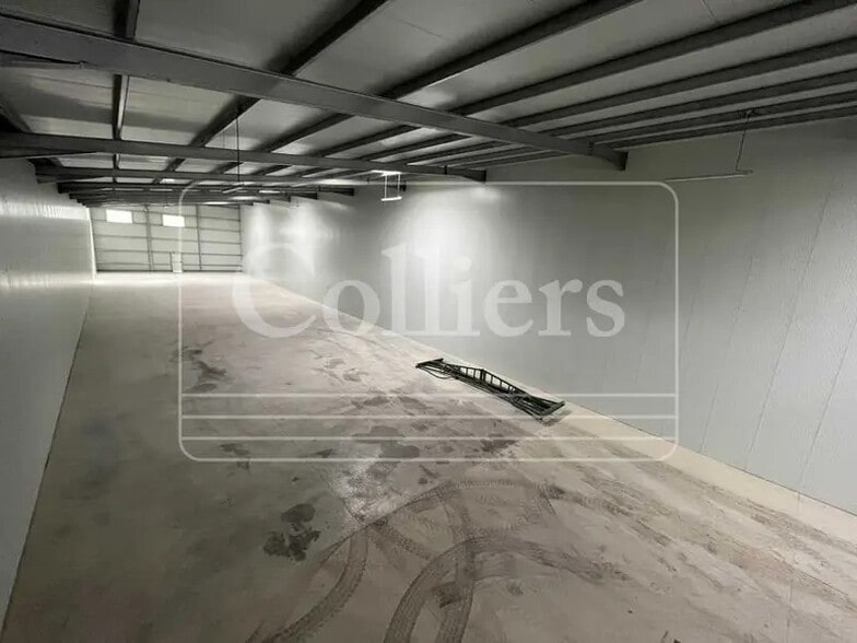Flex in Gémenos for lease - Interior Photo - Image 2 of 5