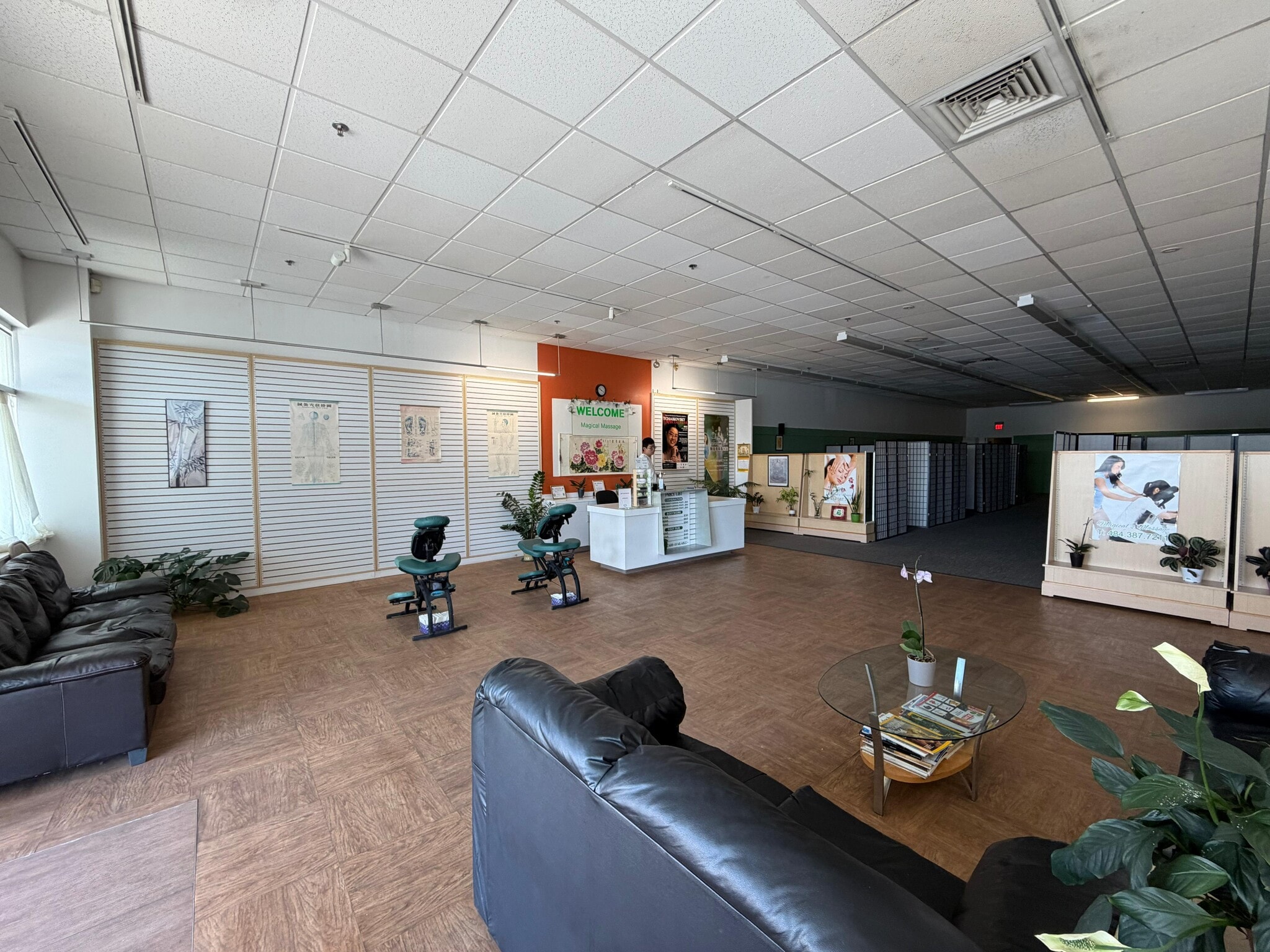 2001 MacArthur Blvd, Whitehall, PA for lease Interior Photo- Image 1 of 9