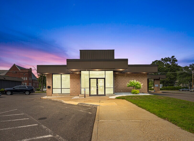 596 South St, Holyoke, MA à vendre - Photo du bâtiment - Image 2 de 21