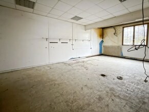 Office in Marseille for lease Interior Photo- Image 1 of 3