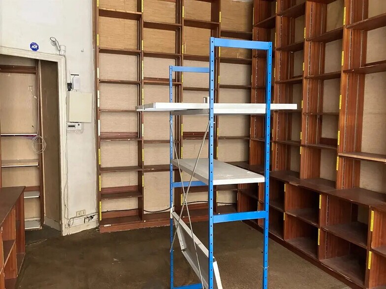 Retail in Paris for sale - Interior Photo - Image 1 of 7