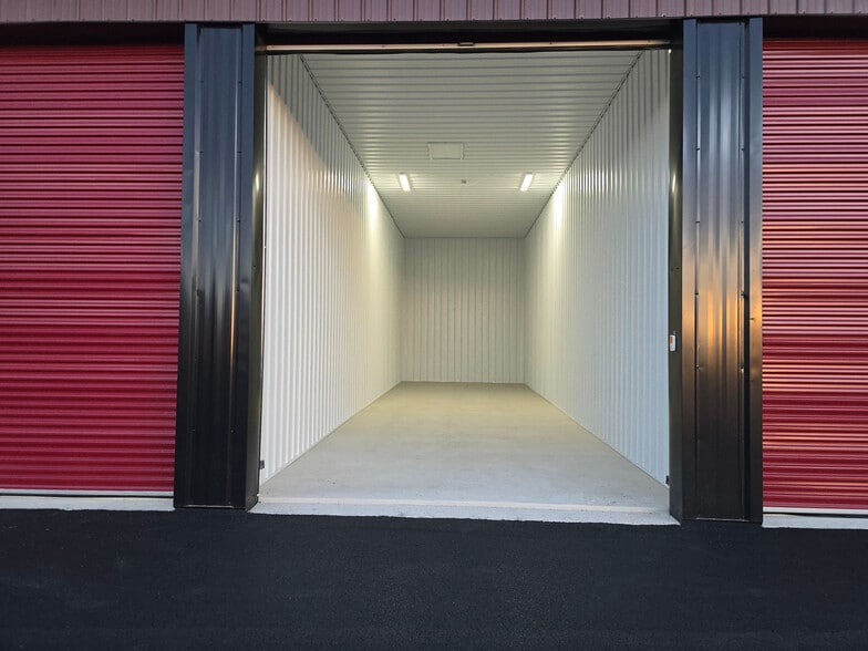 1627 Scarbrough Dr, Piqua, OH for sale - Building Photo - Image 3 of 4