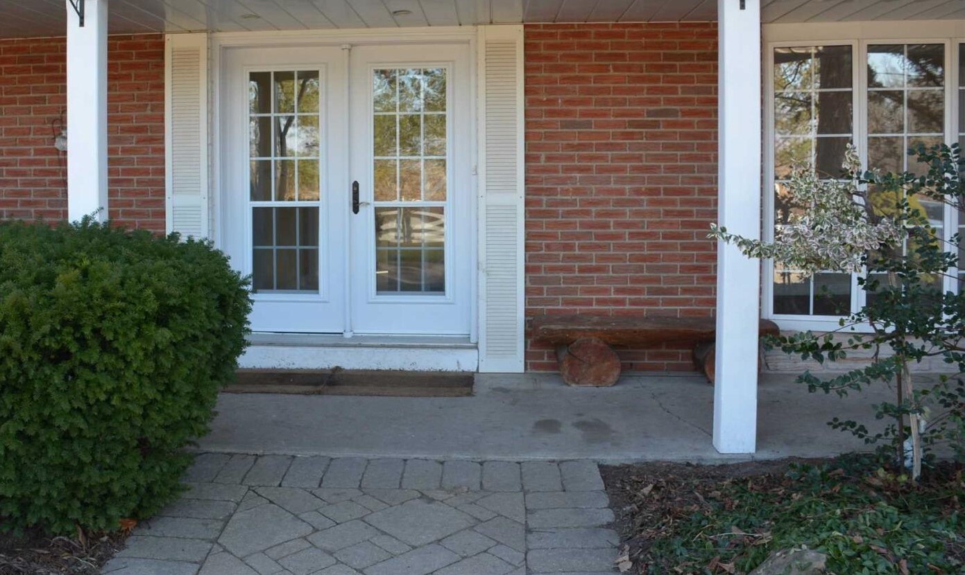 30 Burnhamthorpe Rd W, Oakville, ON for sale Primary Photo- Image 1 of 1