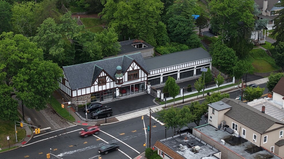 821 Kinderkamack Rd, River Edge, NJ for sale - Aerial - Image 1 of 12