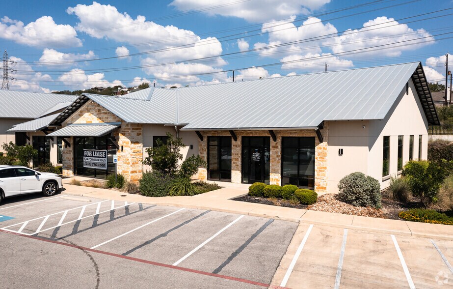 6827 Camp Bullis Rd, San Antonio, TX à louer - Photo du bâtiment - Image 1 de 42