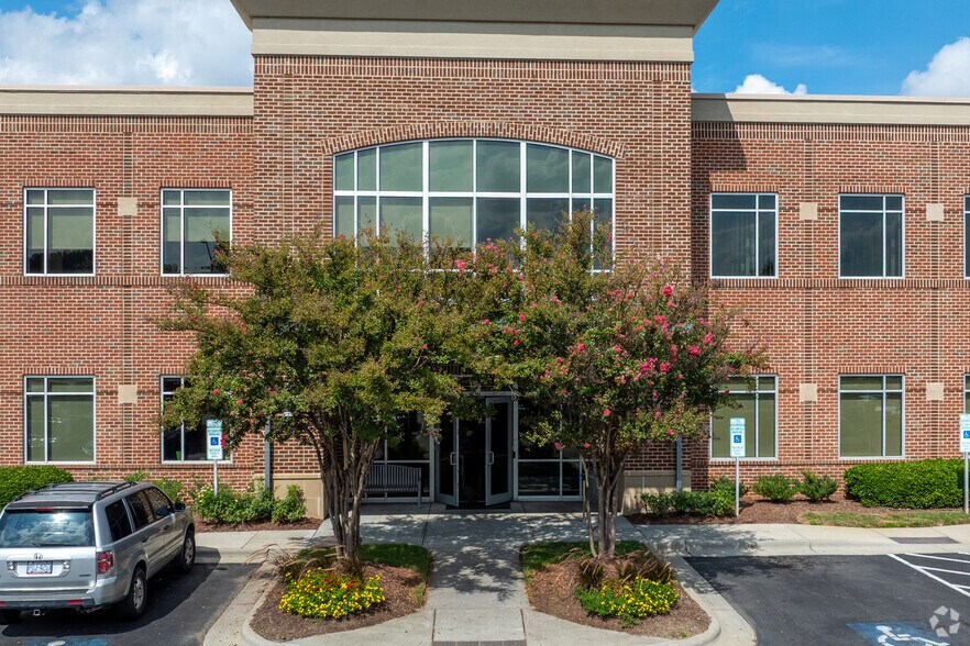 166 Springbrook Ave, Clayton, NC à louer - Photo du bâtiment - Image 2 de 7