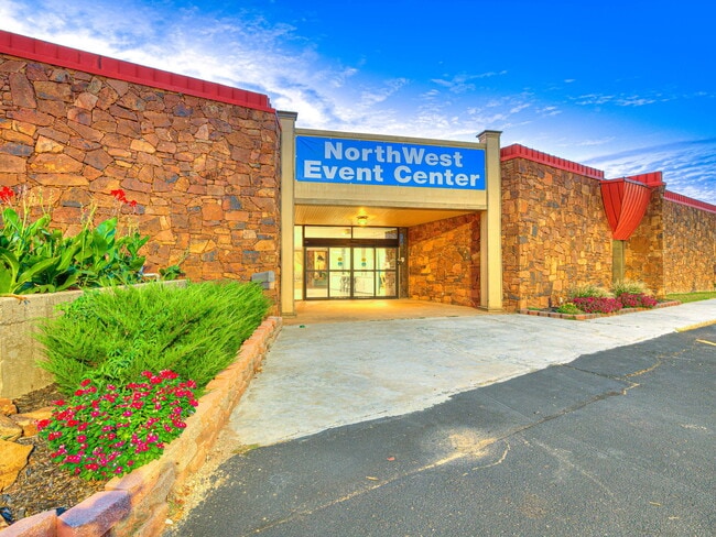 More details for 6009 NW Expressway St, Oklahoma City, OK - Specialty for Sale