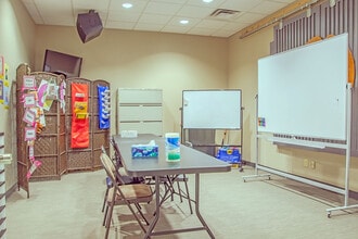 1696 Oxford Dr, Georgetown, KY for lease Interior Photo- Image 1 of 3