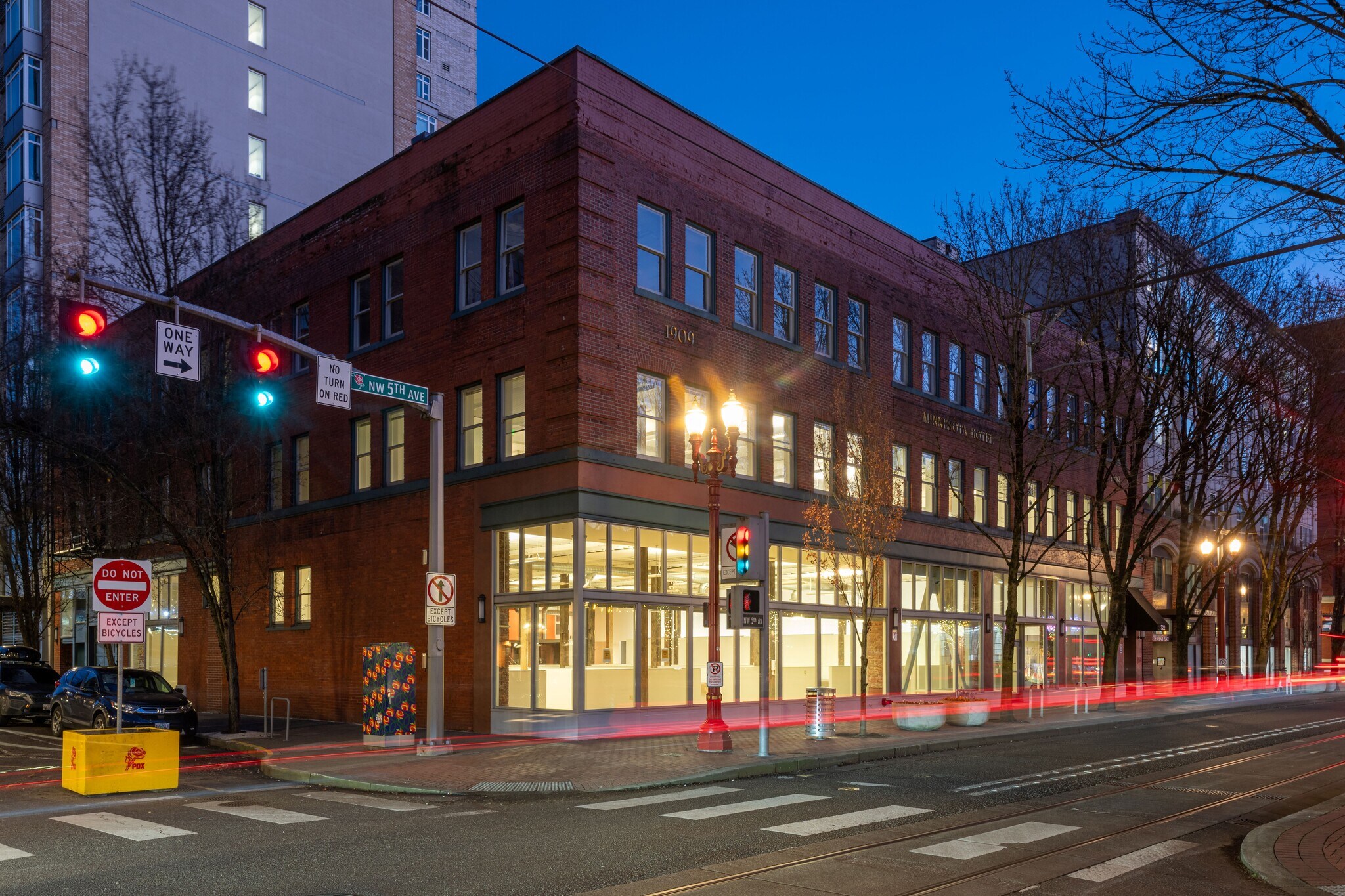 322-338 NW Fifth Ave, Portland, OR à louer Photo principale- Image 1 de 25