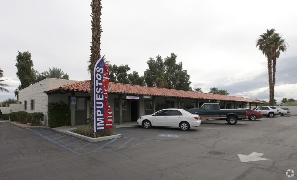 81709 Doctor Carreon Blvd, Indio, CA à louer - Photo du bâtiment - Image 2 de 9