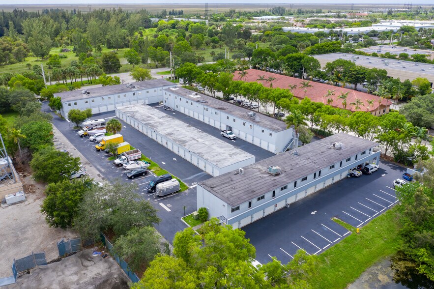 4700 N Hiatus Rd, Sunrise, FL à louer - Photo du bâtiment - Image 3 de 8