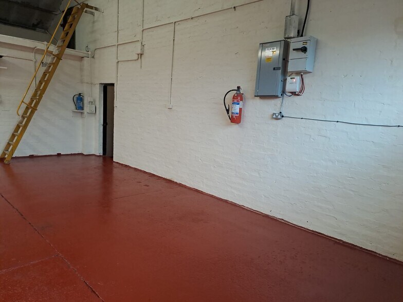 70 Hayes Ln, Stourbridge à louer - Photo du bâtiment - Image 3 de 4