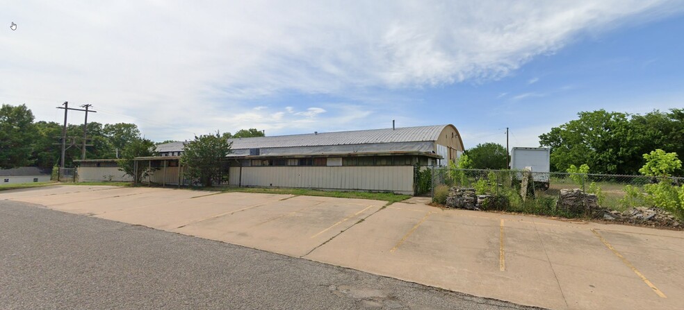 129 W Walker St, Denison, TX for lease - Primary Photo - Image 1 of 10