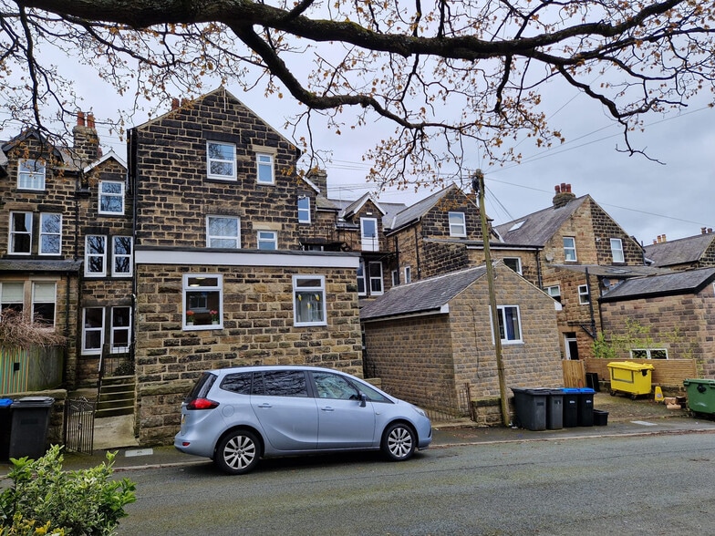 24-25 Harlow Moor Dr, Harrogate for sale - Building Photo - Image 2 of 9