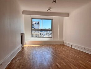 94 Rue Saint-Lazare, Paris for lease Interior Photo- Image 1 of 6