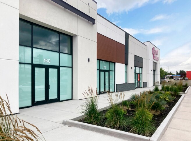 5115 17 Av SE, Calgary, AB à louer - Photo du bâtiment - Image 2 de 9