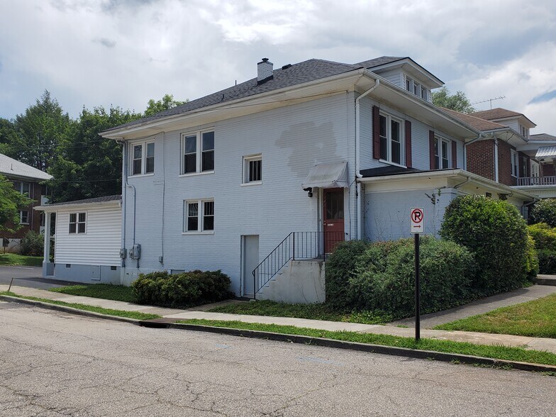 1602 Grandin Rd SW, Roanoke, VA à vendre - Photo du bâtiment - Image 3 de 42