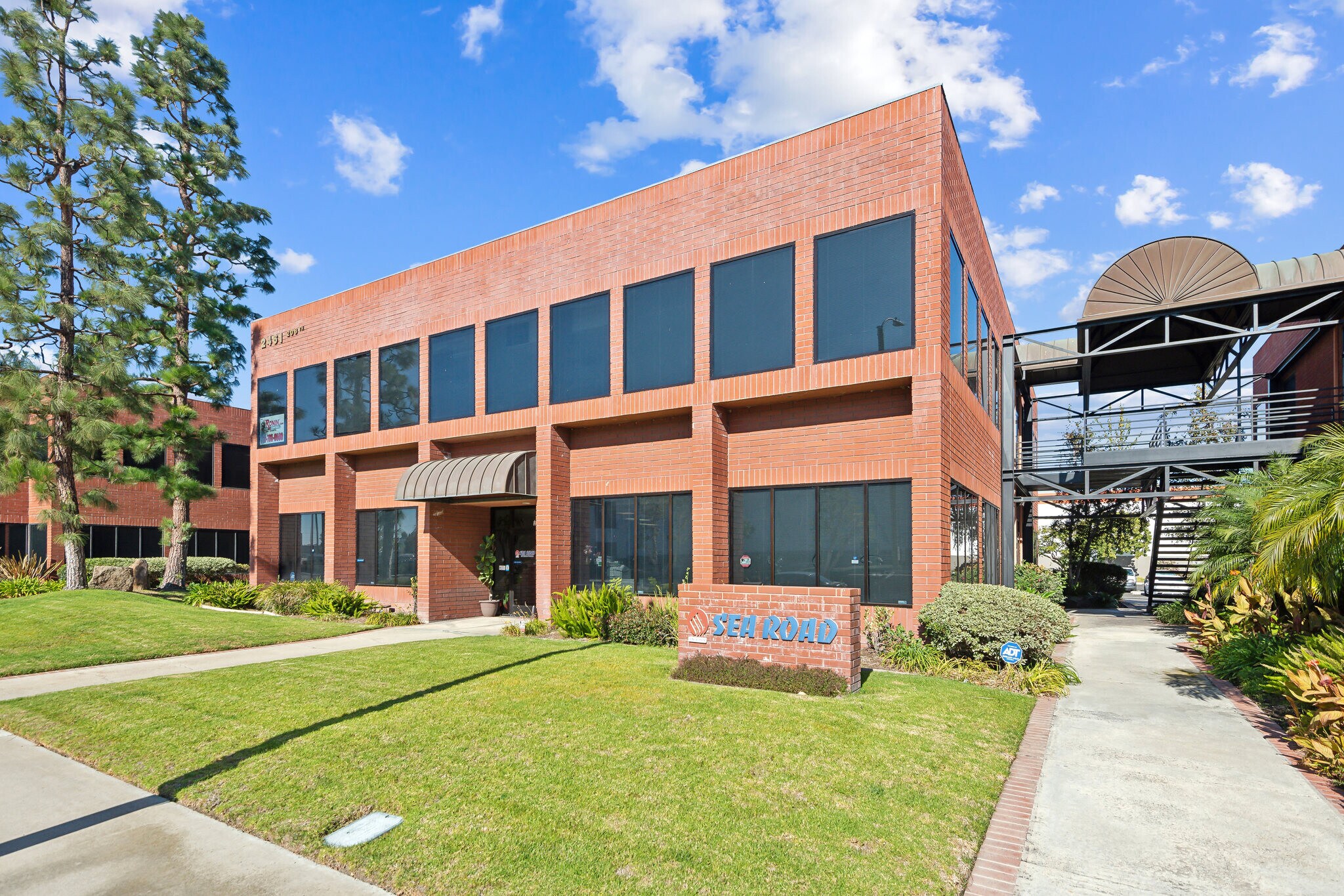 2461 W 208th St, Torrance, CA à louer Photo du bâtiment- Image 1 de 14
