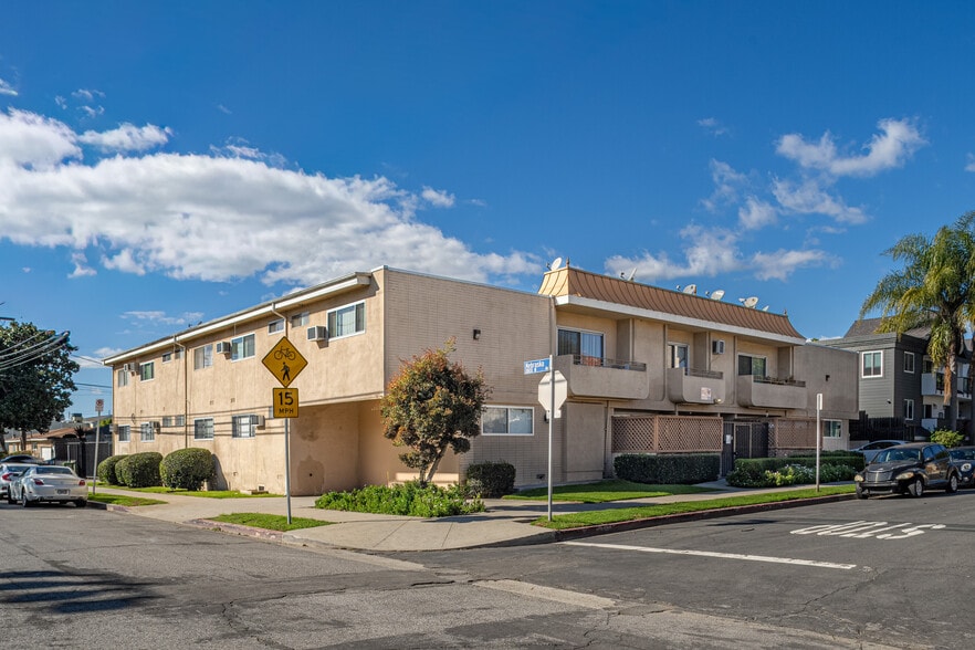 1755 Granville Ave, Los Angeles, CA for sale - Primary Photo - Image 1 of 21