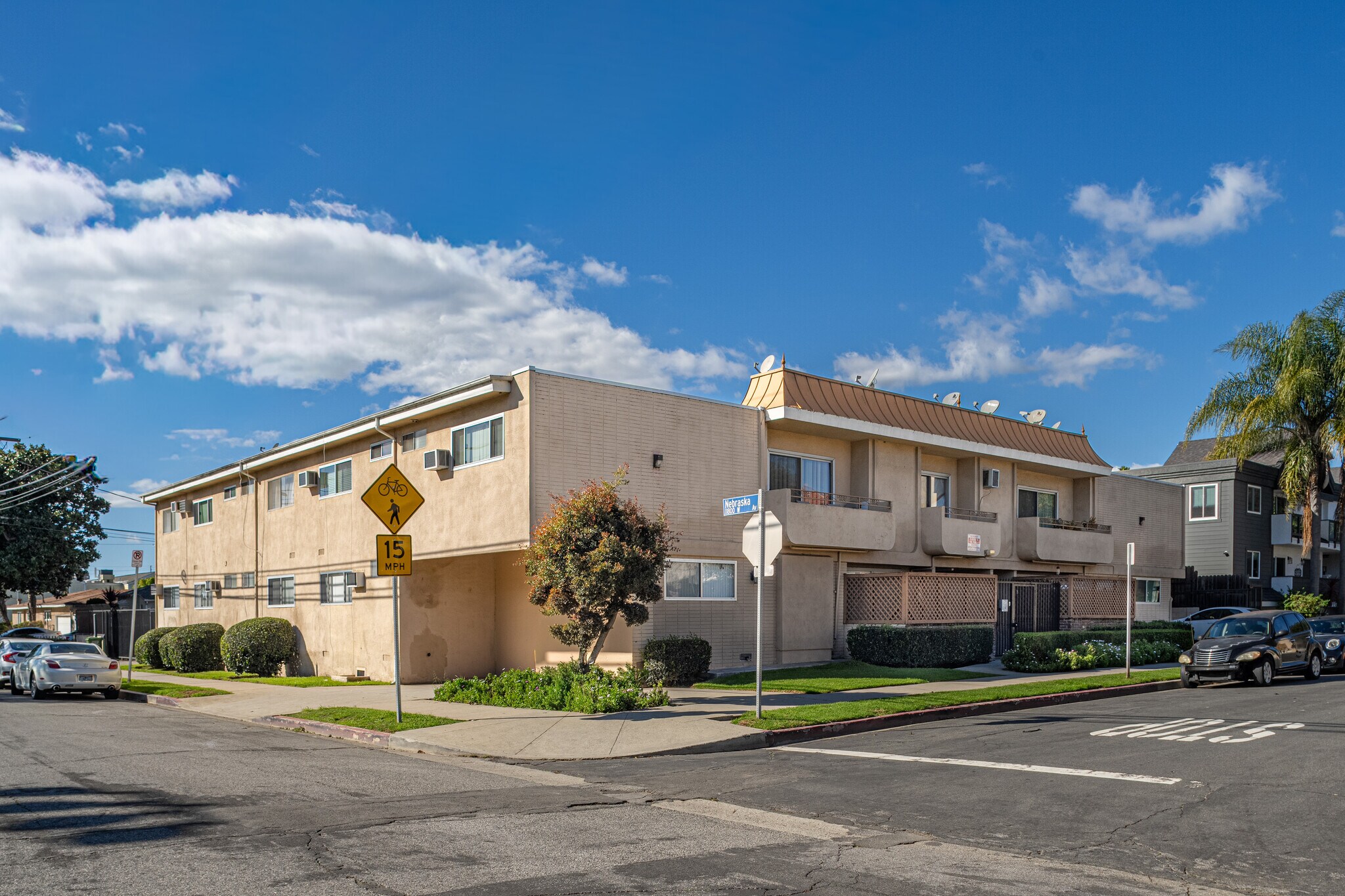 1755 Granville Ave, Los Angeles, CA à vendre Photo principale- Image 1 de 22