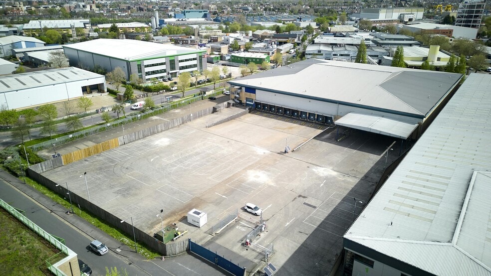 12 Central Way, London for lease - Building Photo - Image 3 of 8