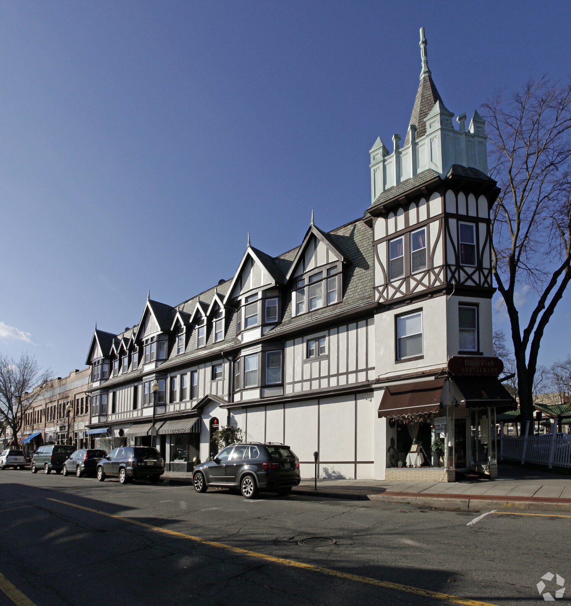 The Ridgewood & Broad Portfolio portfolio of 3 properties for sale on LoopNet.ca Primary Photo- Image 1 of 11