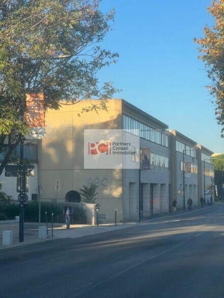 Commerce de détail dans Avignon à vendre - Photo du bâtiment - Image 3 de 4