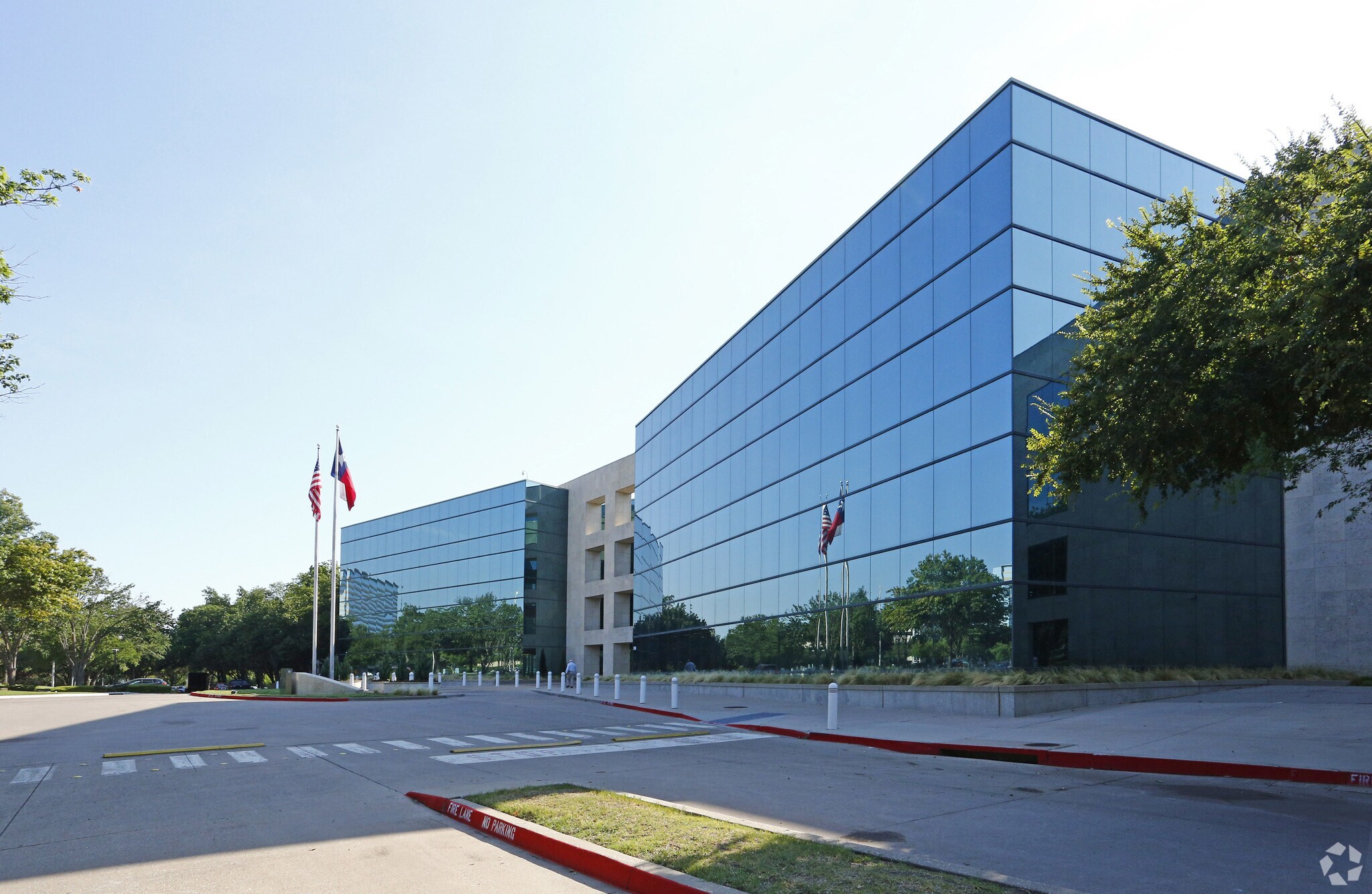 2400 N Glenville Dr, Richardson, TX à louer Photo du bâtiment- Image 1 de 30