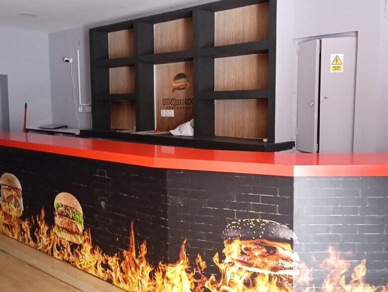 Commerce de détail dans Cáceres, Cáceres à vendre - Photo du bâtiment - Image 2 de 7