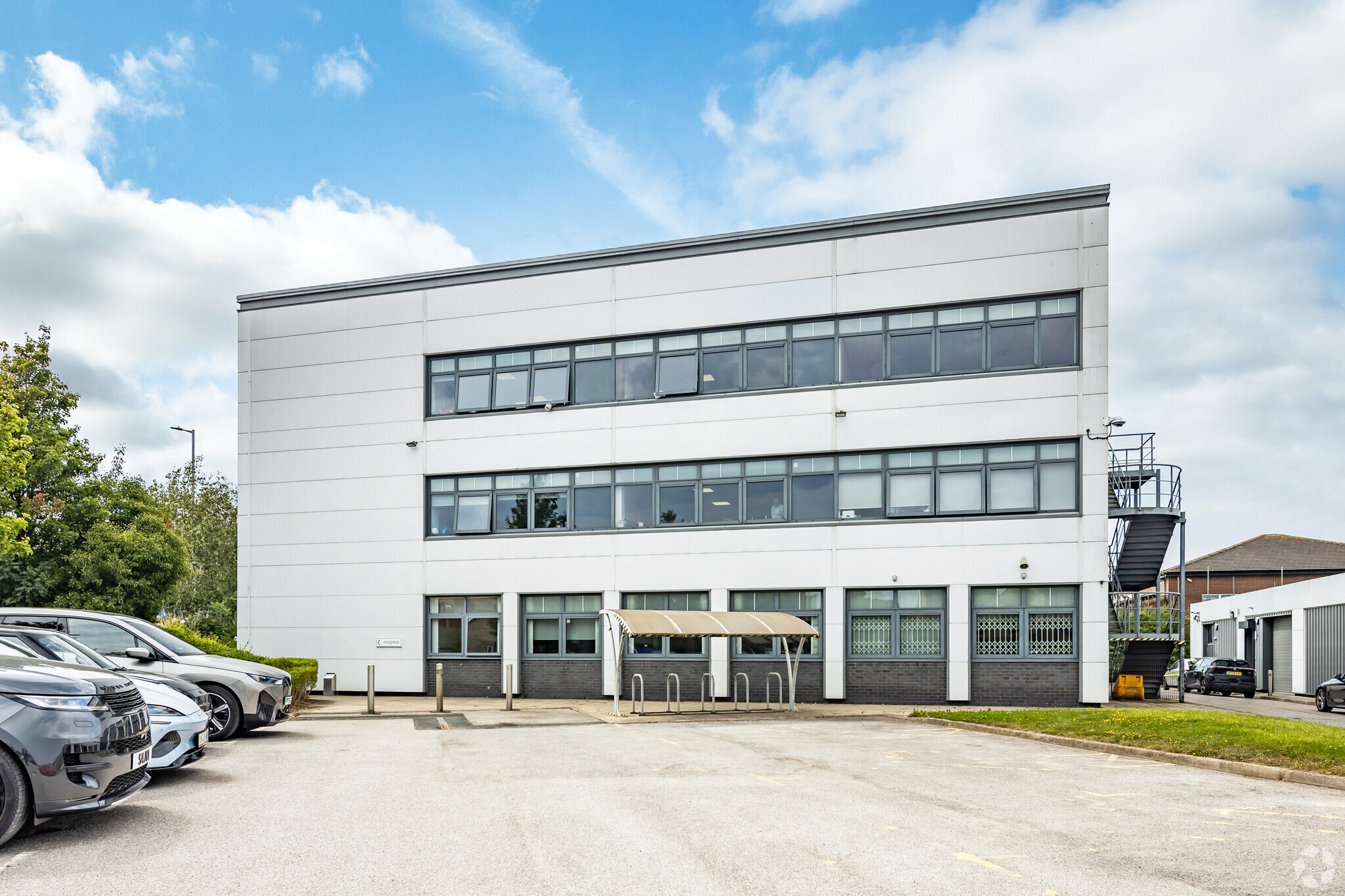 New Ln, Bradford for lease Building Photo- Image 1 of 3