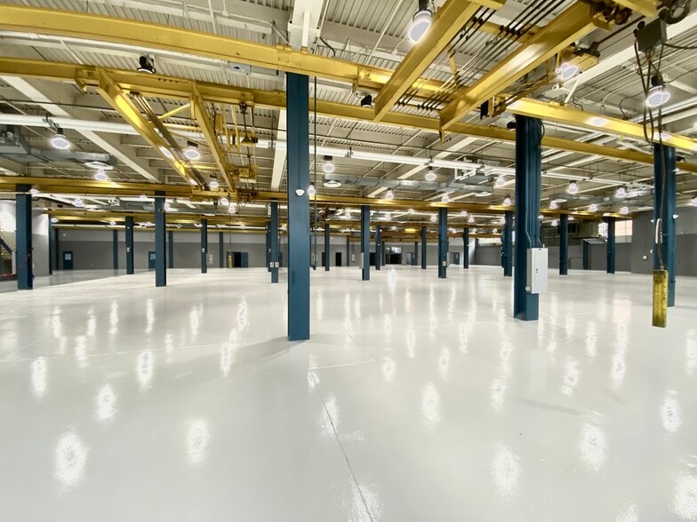 700 Braddock Ave, Turtle Creek, PA for lease - Interior Photo - Image 1 of 3