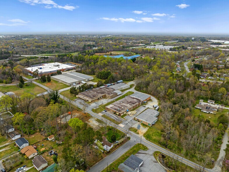 1210 Hickory Chapel Rd, High Point, NC à vendre - Photo du bâtiment - Image 3 de 7