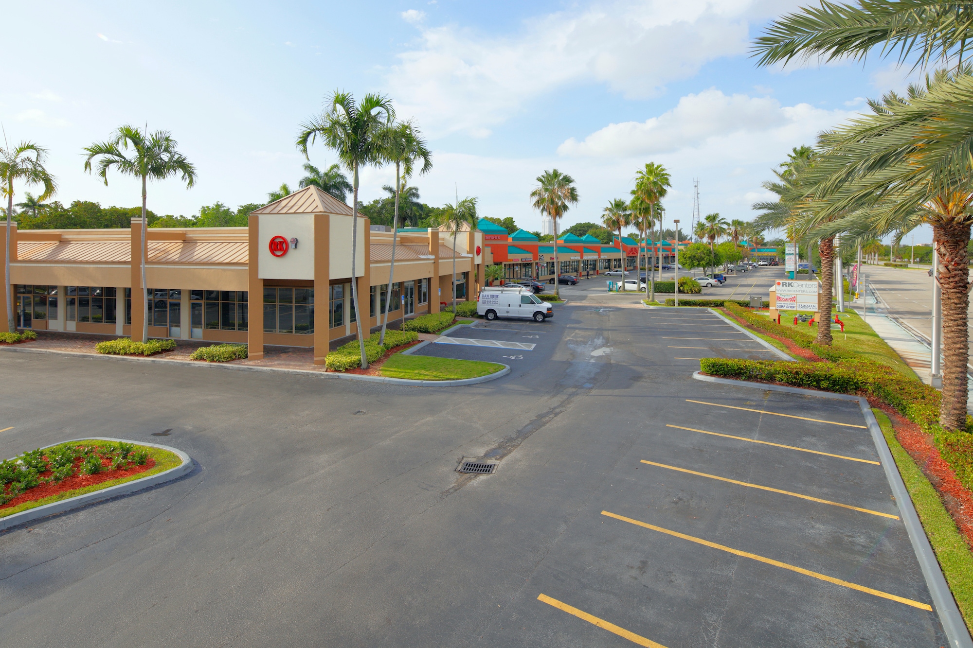 16101-16173 Biscayne Blvd, North Miami Beach, FL for lease Primary Photo- Image 1 of 27