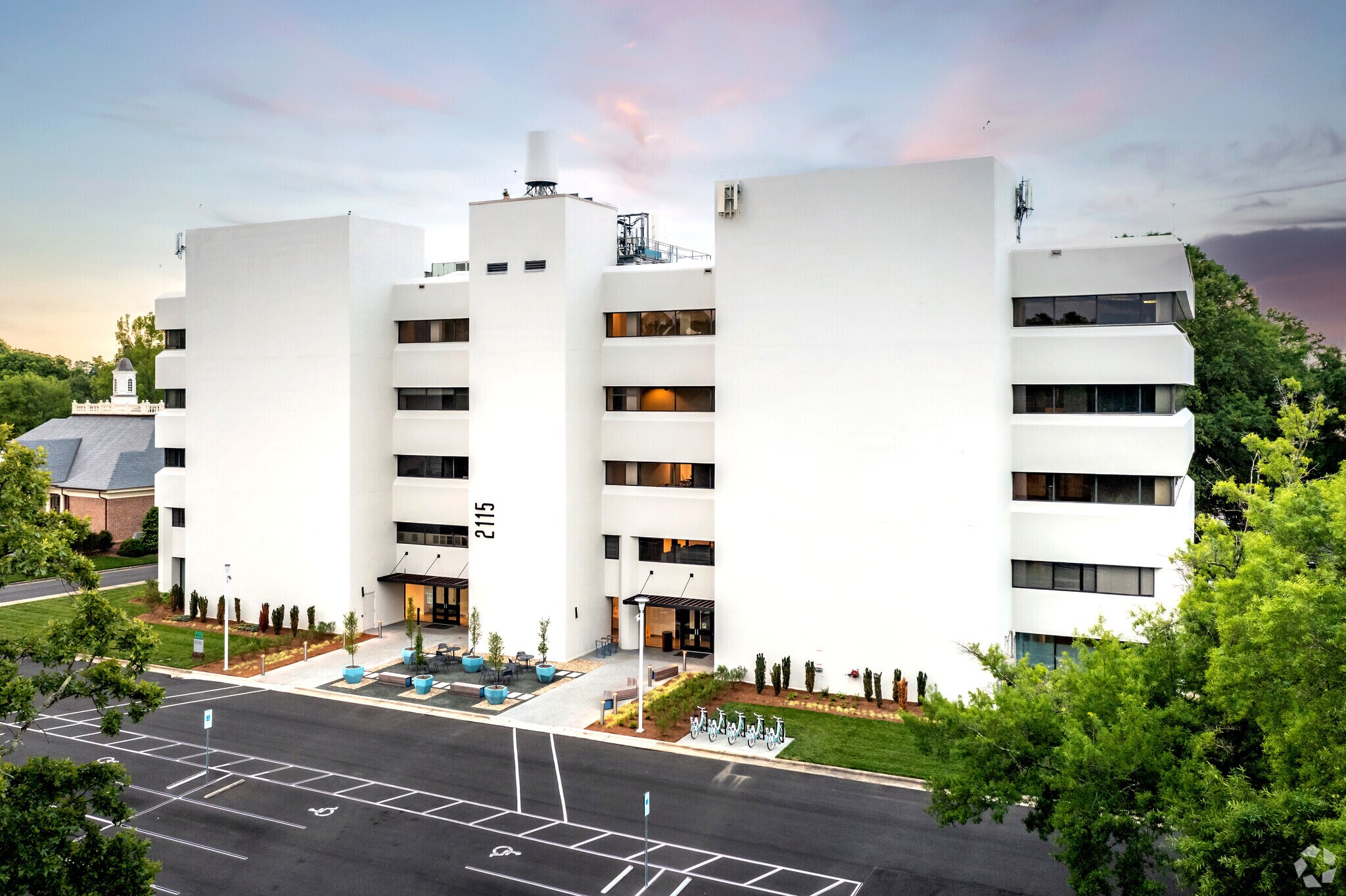 2115 Rexford Rd, Charlotte, NC for lease Primary Photo- Image 1 of 13