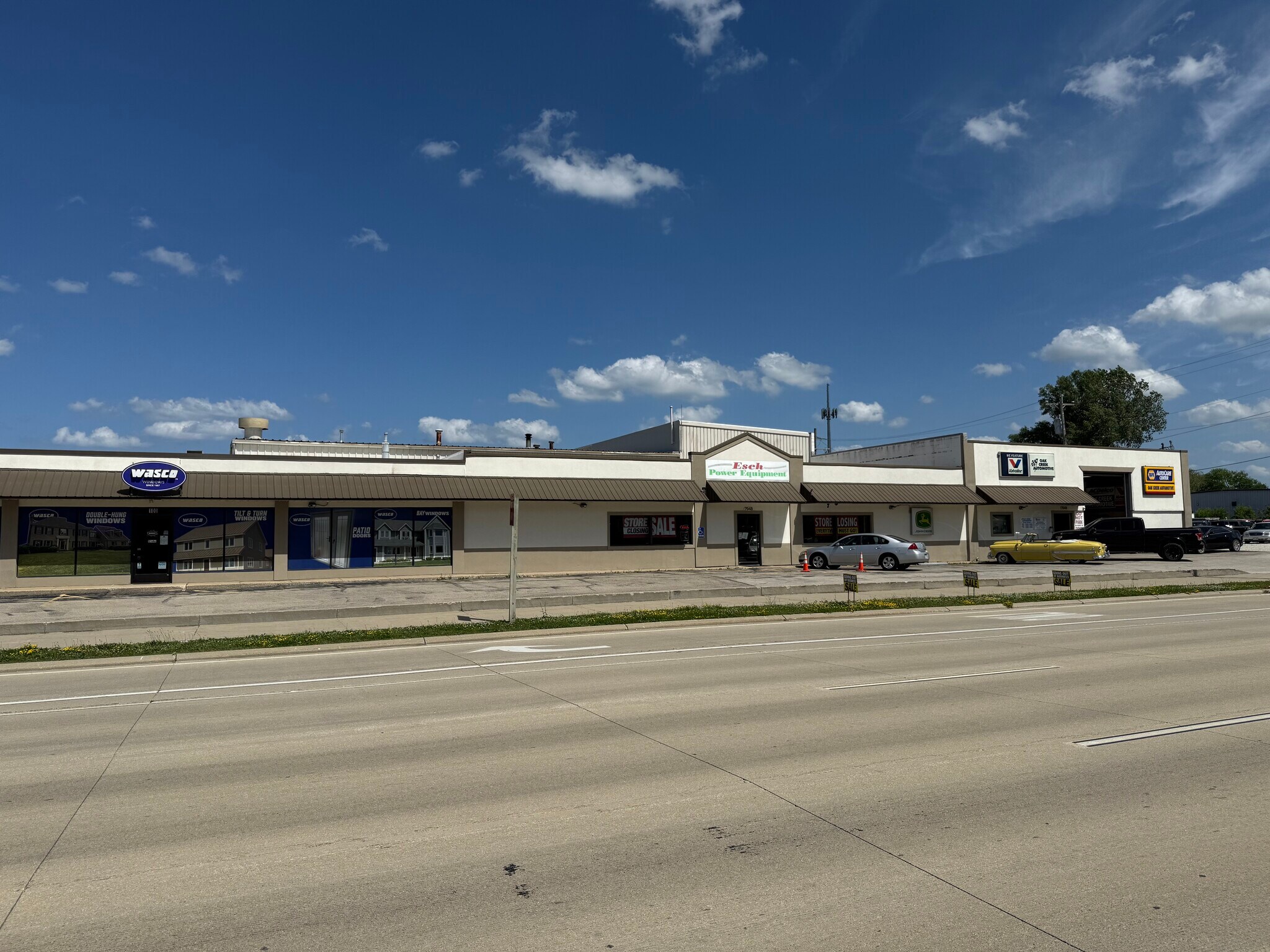 7948 S 27th St, Oak Creek, WI à vendre Photo du bâtiment- Image 1 de 1