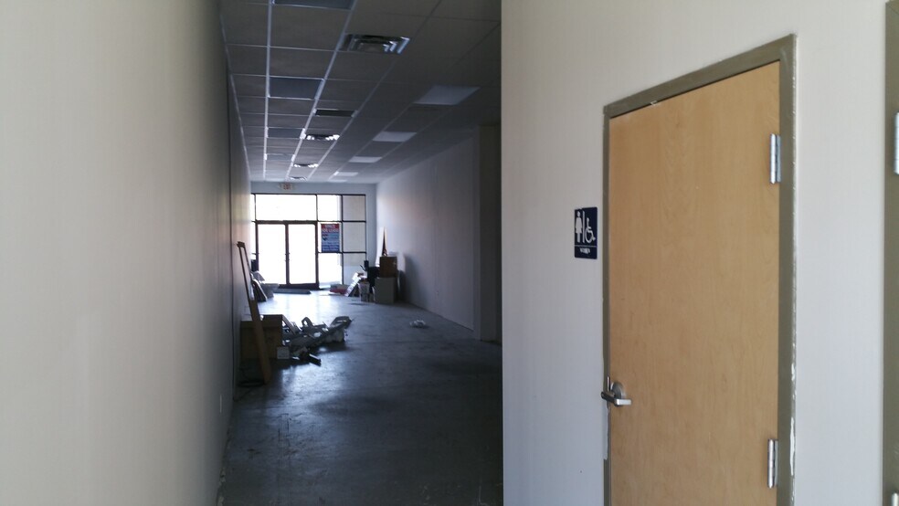 200 Linden Square Dr, Bristol, VA for lease - Building Photo - Image 2 of 14