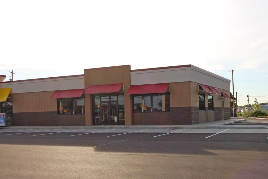 10226 Leo Rd, Fort Wayne, IN à louer - Photo du bâtiment - Image 2 de 4