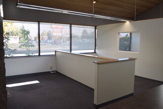 1543 NE 3rd St, Bend, OR à louer Photo intérieure- Image 2 de 9