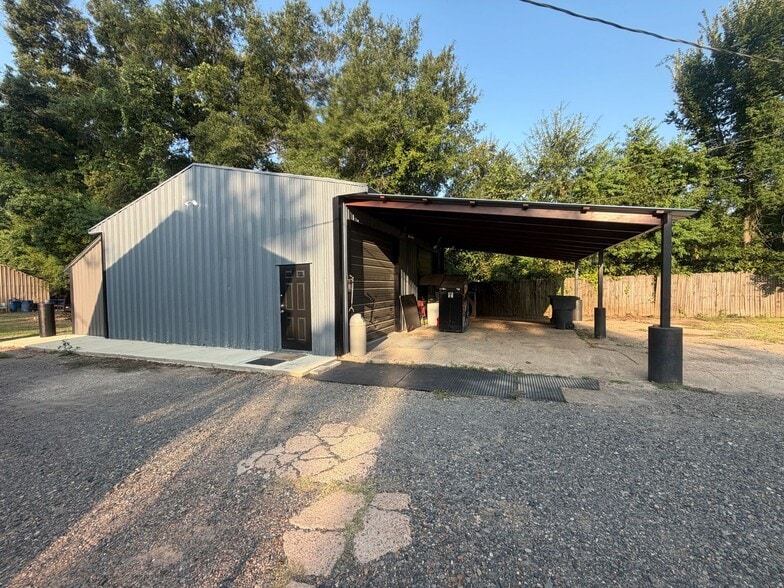 3215 Bert Kouns Industrial Loop, Shreveport, LA for sale - Building Photo - Image 3 of 10