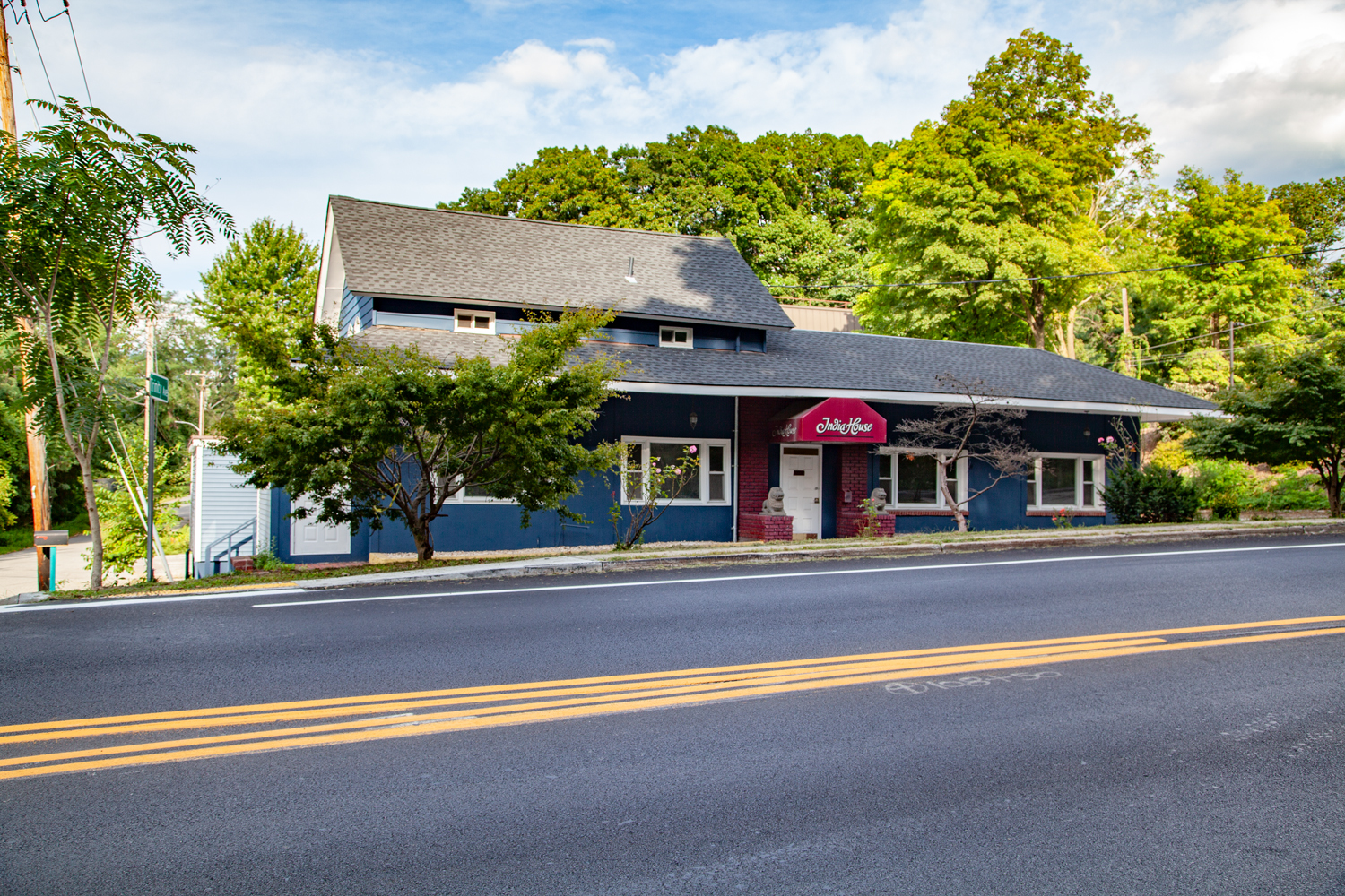 2089 Albany Post Rd, Montrose, NY à vendre Photo du bâtiment- Image 1 de 1