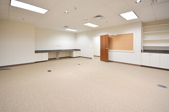 17300 Chenal Pky, Little Rock, AR for lease Interior Photo- Image 1 of 6