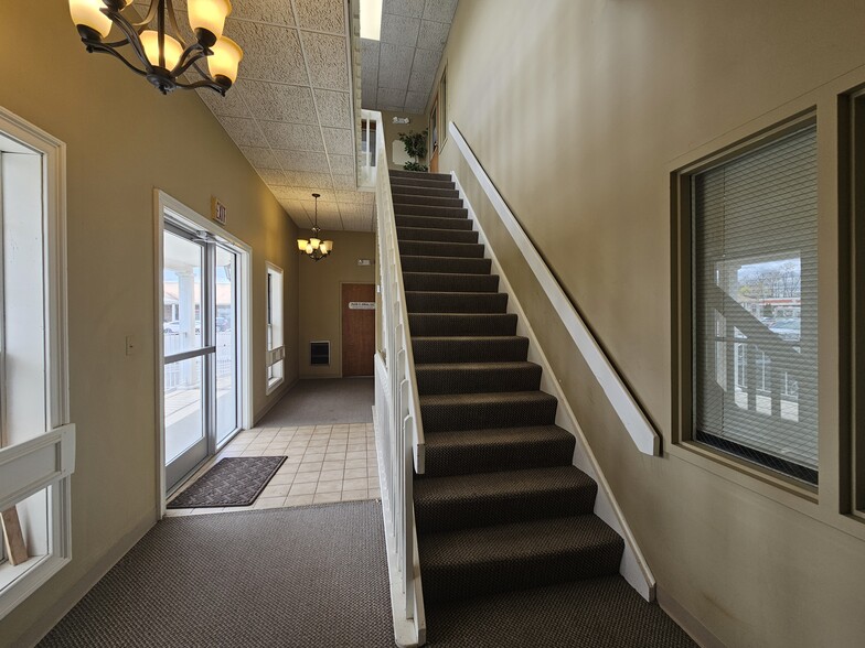 1755 Meriden Waterbury Tpke, Plantsville, CT for sale - Building Photo - Image 2 of 24