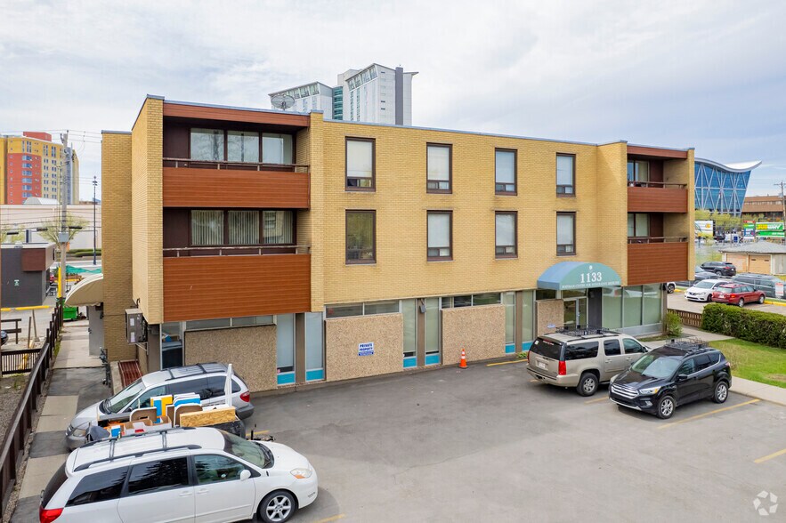 1133 17 Av NW, Calgary, AB à vendre - Photo du bâtiment - Image 1 de 9