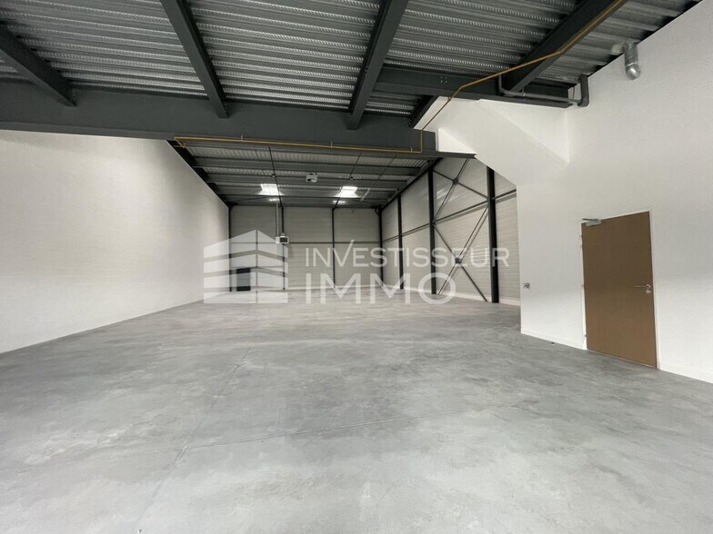 Flex in Corbeil-Essonnes for lease - Building Photo - Image 1 of 3