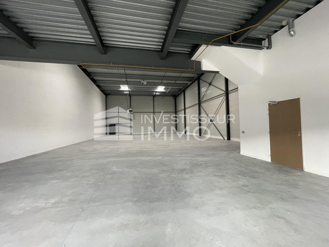 Flex in Corbeil-Essonnes for lease Building Photo- Image 1 of 4