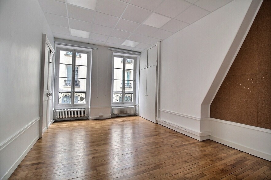 36 Rue D'Enghien, Paris for lease - Interior Photo - Image 2 of 7